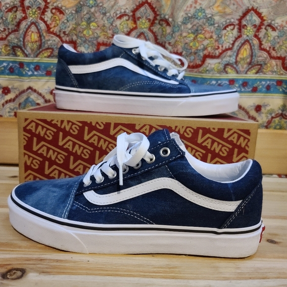 Vans - Picture 1 of 2